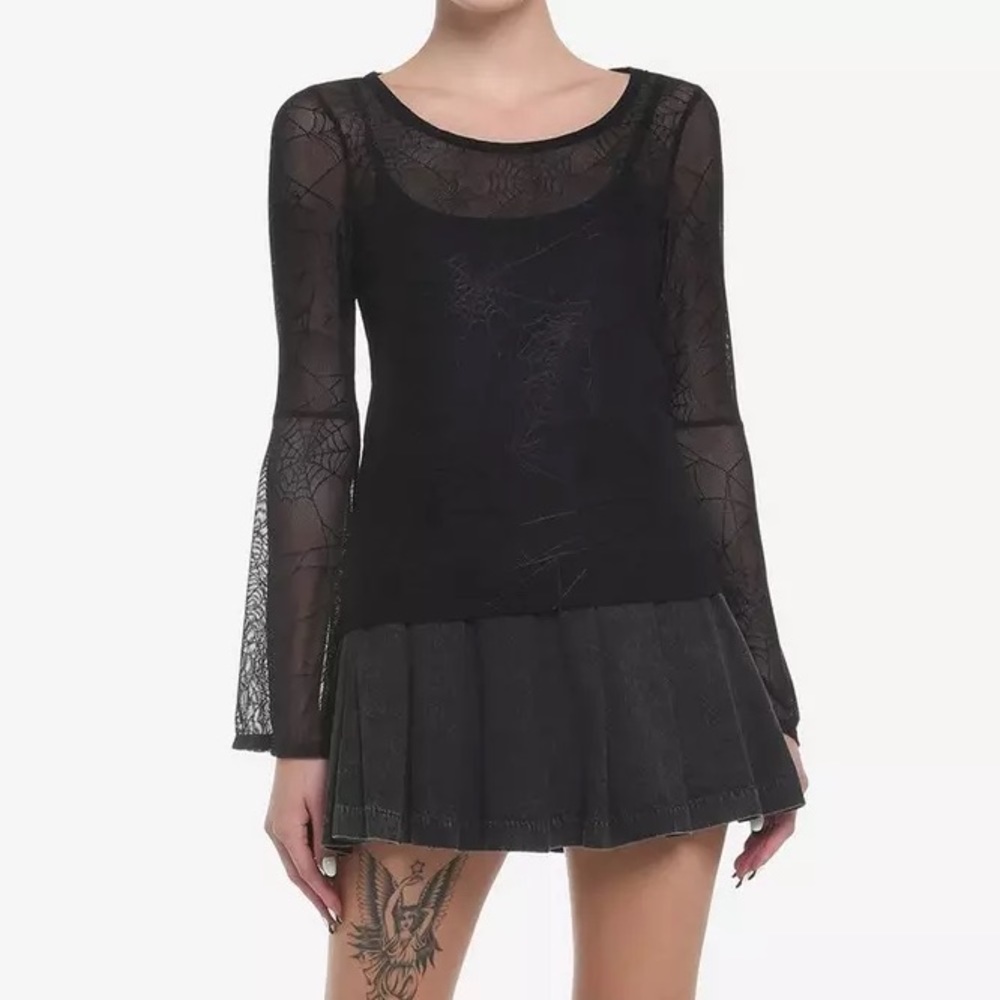 Spider Web Mesh Bell Sleeve Top